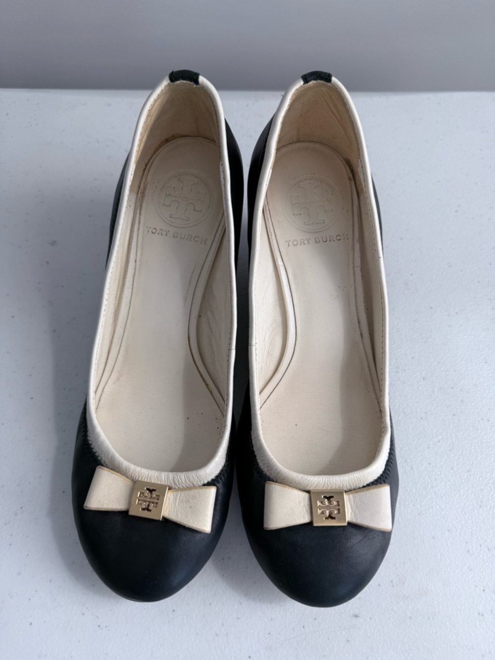 Tory Burch Shoes Sally Two Tone Leather Wedge Pumps Navy Ivory 6.5 / 36.5 Preppy - Picture 8 of 16